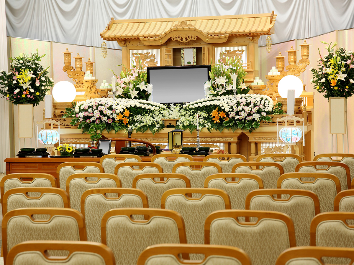 家族葬と密葬の違いは故人の知名度の高さと本葬の有無